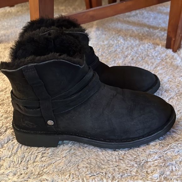Ugg suide ankle boots size 8 - Picture 4 of 10